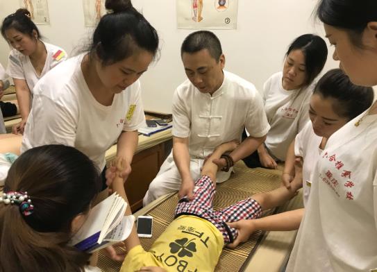 育嬰員