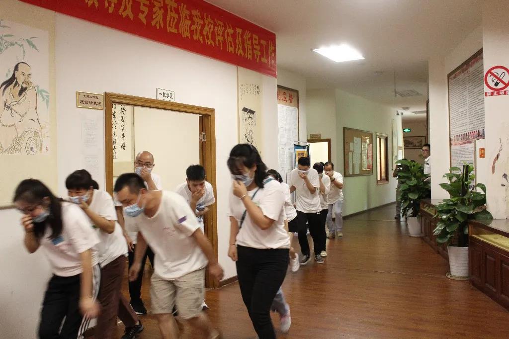 六合學校黨支部組織在校師生員工開展消防培訓與演練
