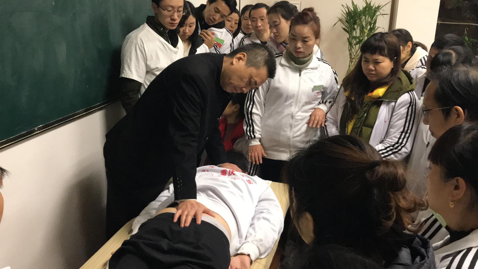 中醫(yī)推拿的4大好處 防病排毒調(diào)氣血助睡眠